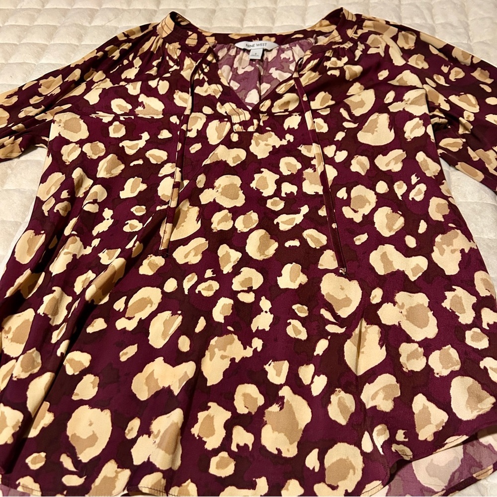 Nine West Long Sleeve V-Neck Printed Blouse in Plum Wild Leopard pattern - Picture 4 of 5